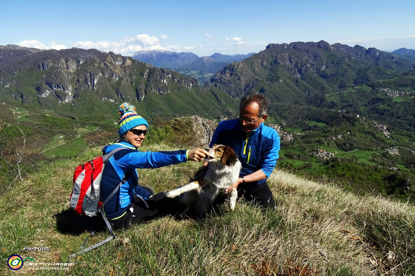 34 Sulla cresta di vetta panoramica sulla Val Taleggio.JPG -                                